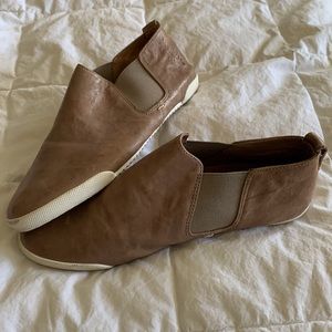 A pair of Frye ankle Booties - size 9